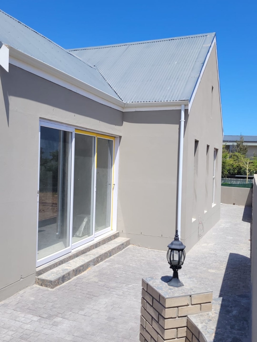 3 Bedroom Property for Sale in Somerset Lakes Western Cape